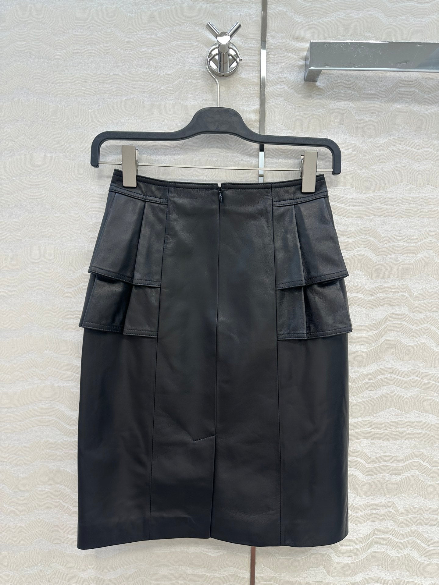 Louis 25fw leather skirt