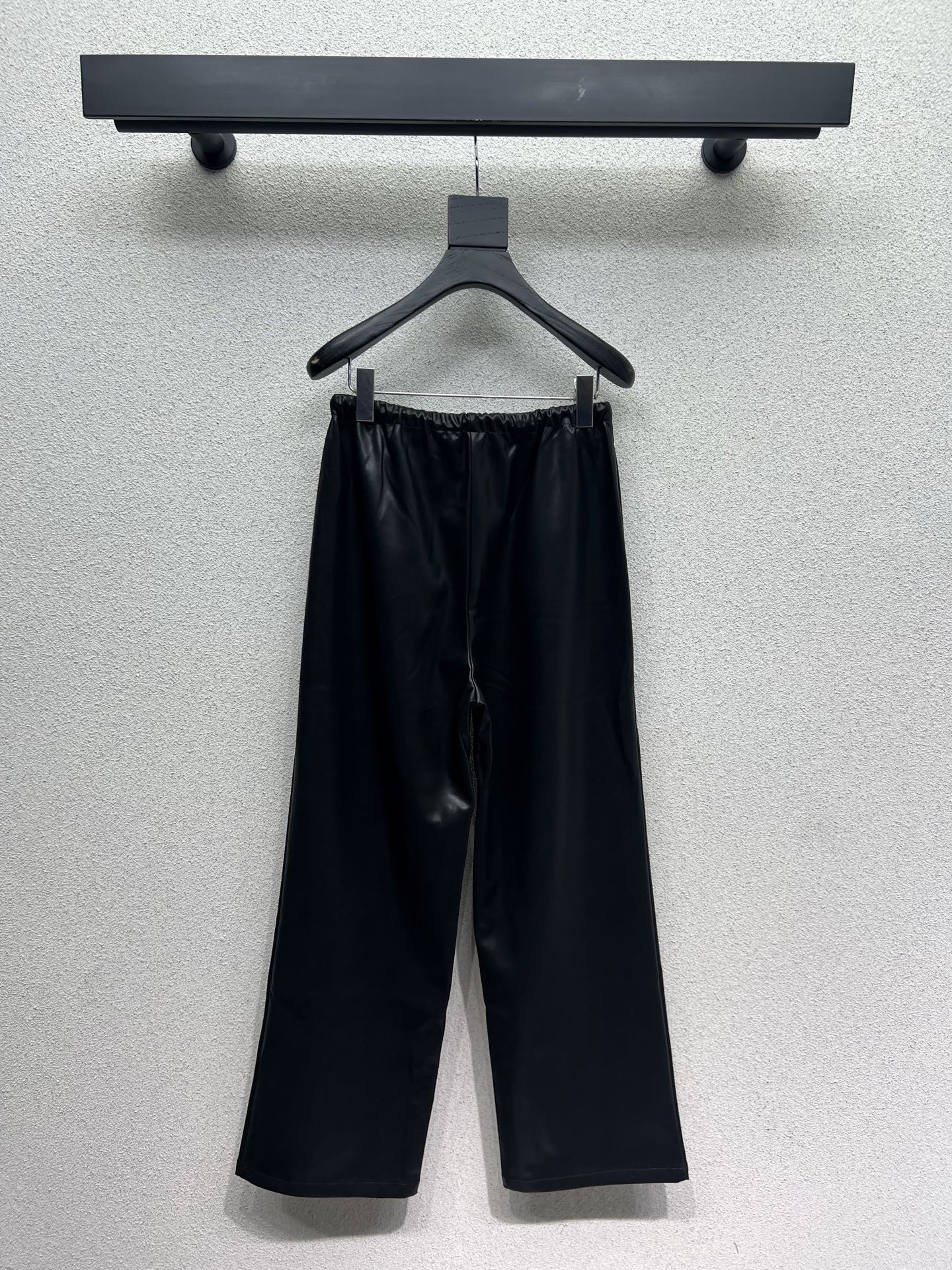 Loe 25fw leather pants