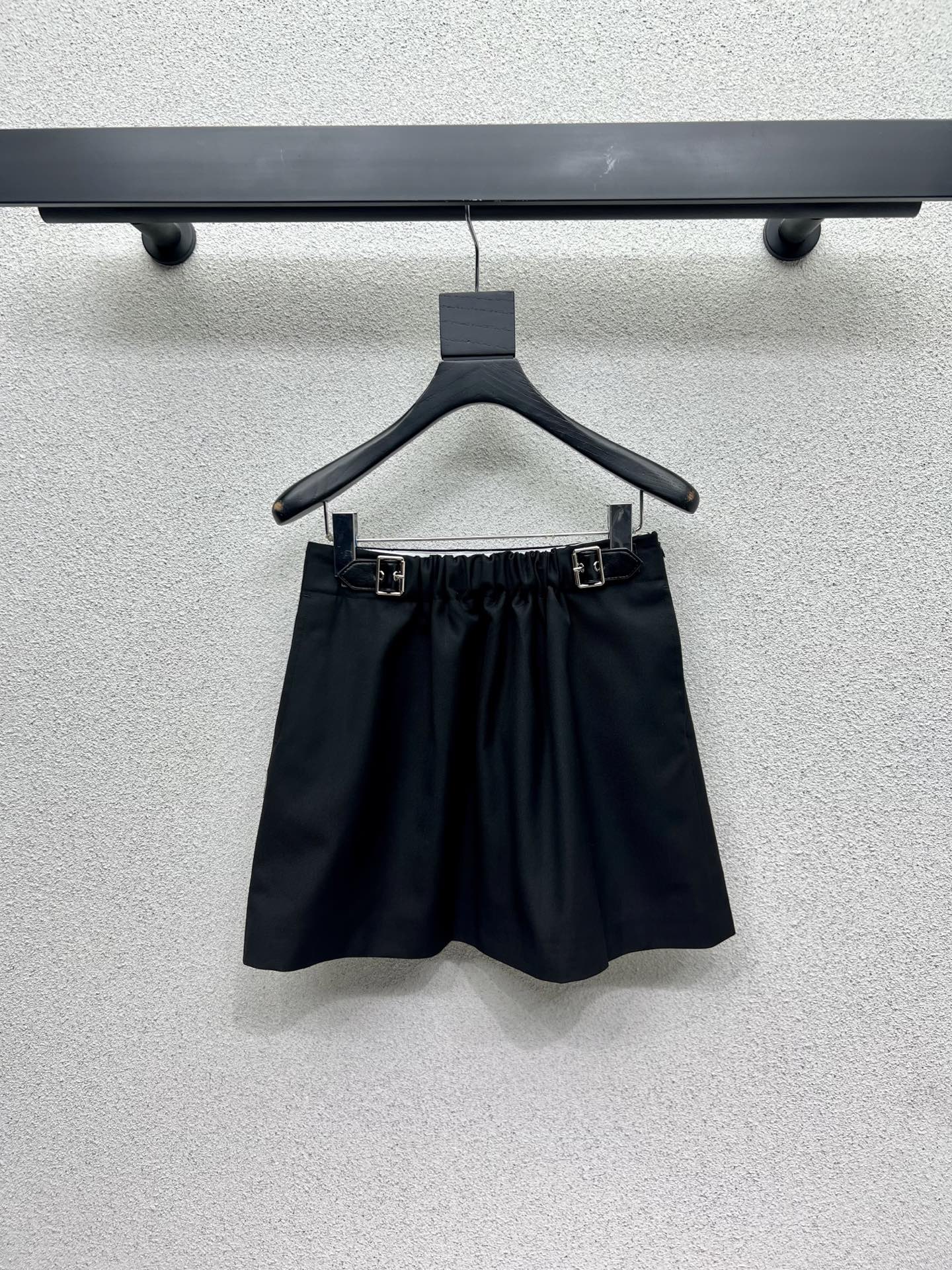 Loe 25fw pleated skirts