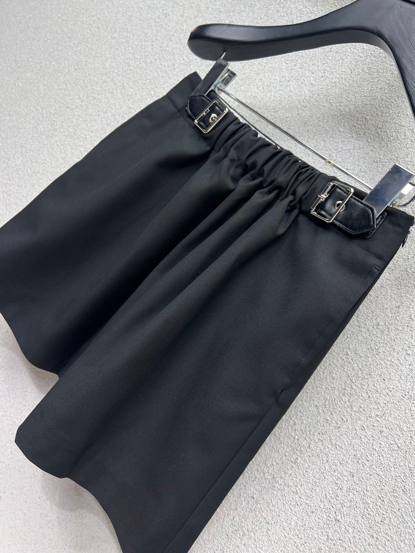 Loe 25fw pleated skirts