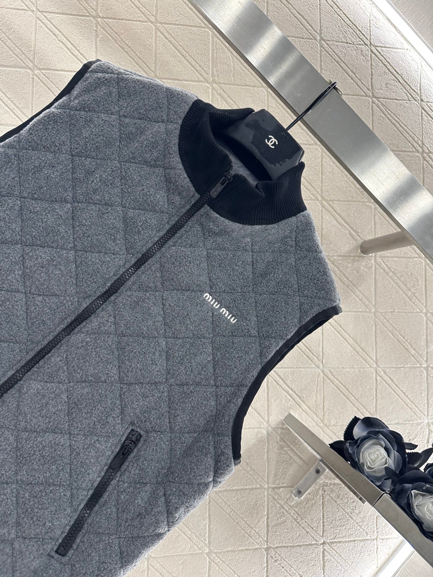 Miu 25fw all-match vest