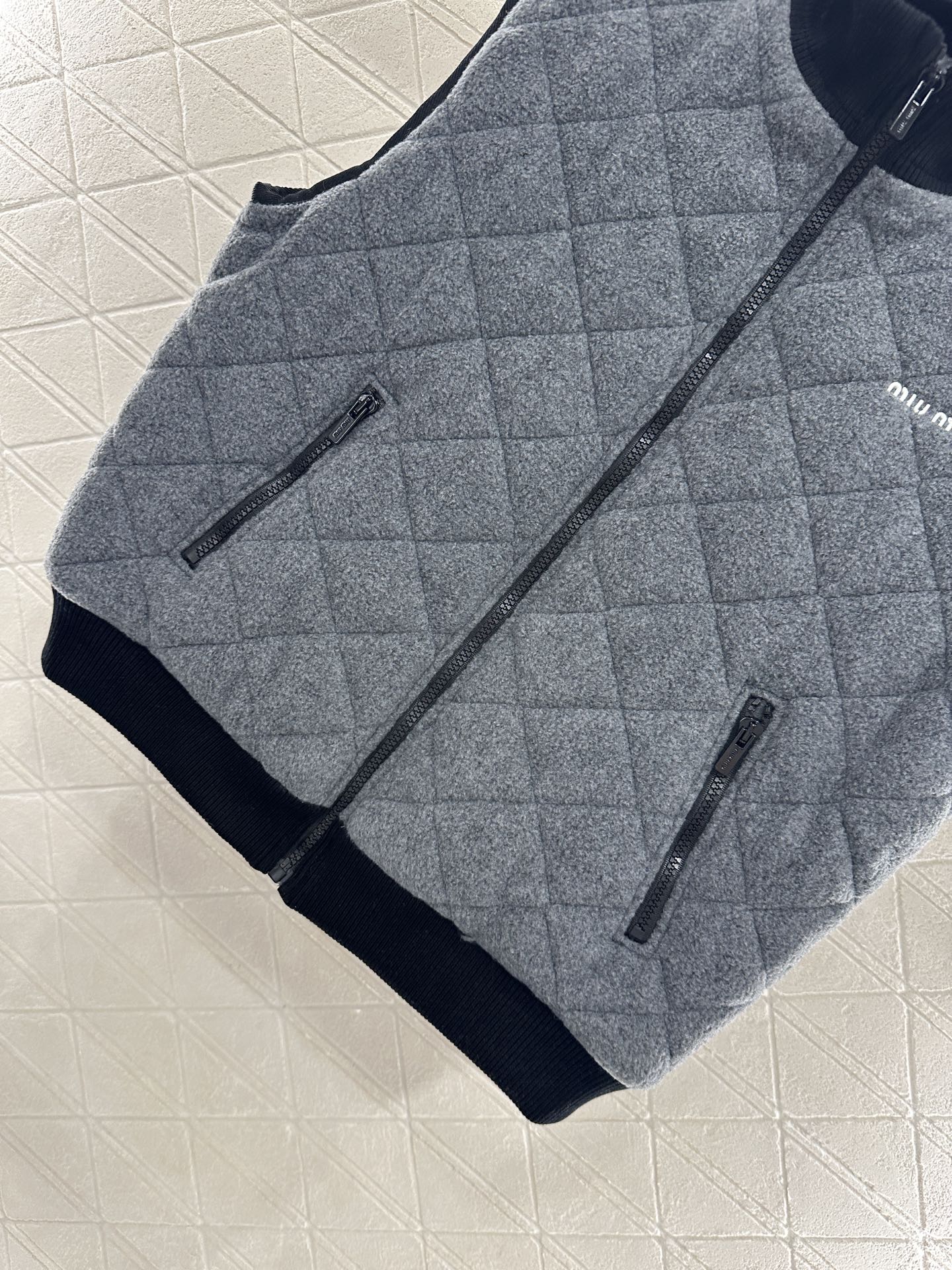 Miu 25fw all-match vest