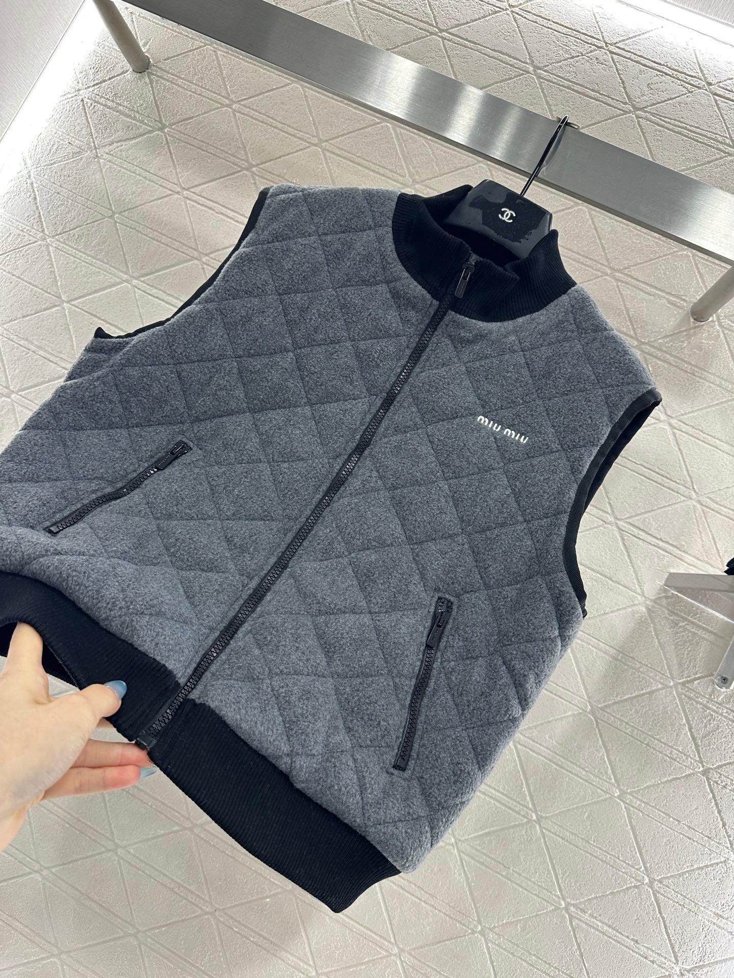 Miu 25fw all-match vest
