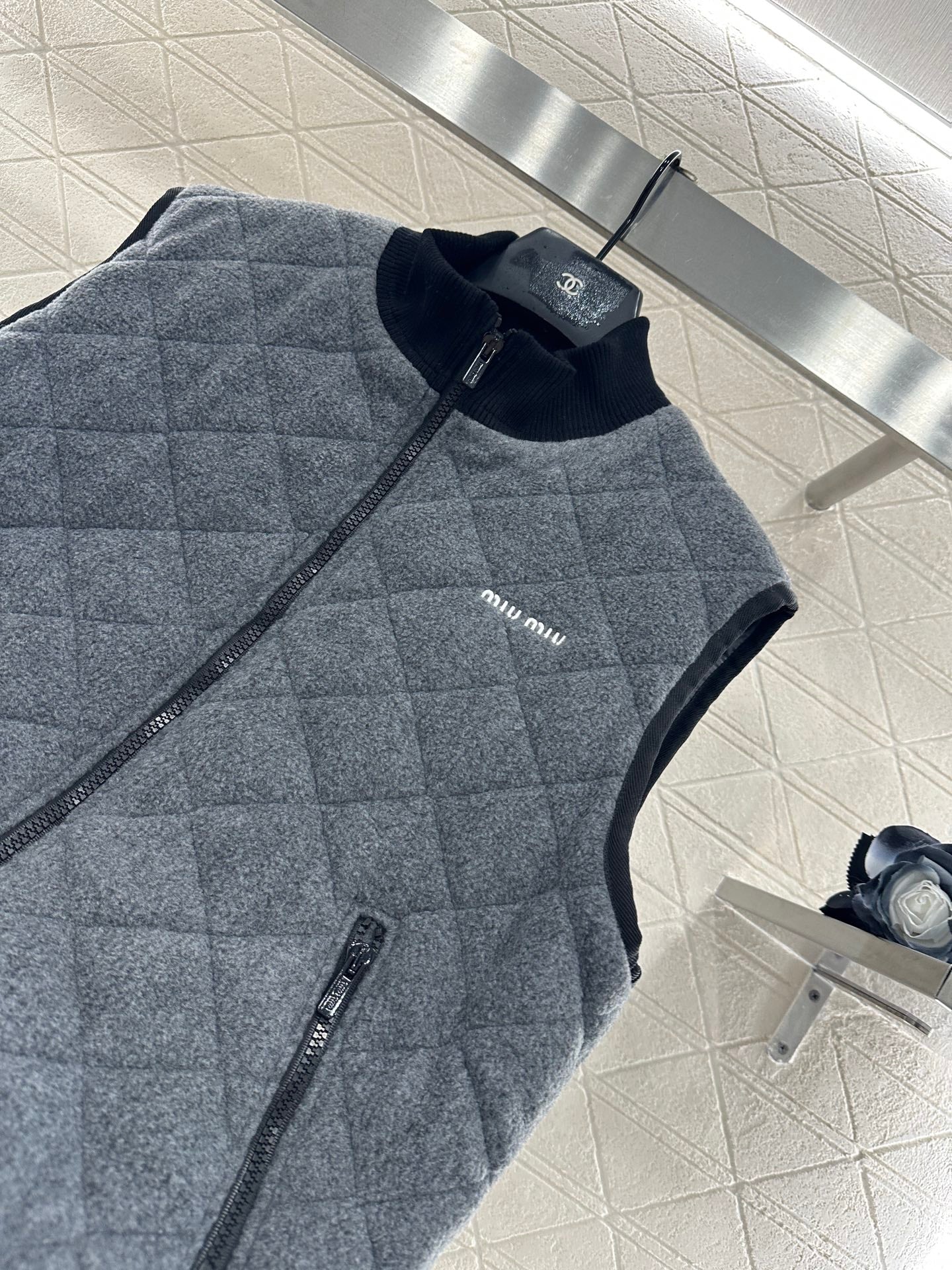 Miu 25fw all-match vest
