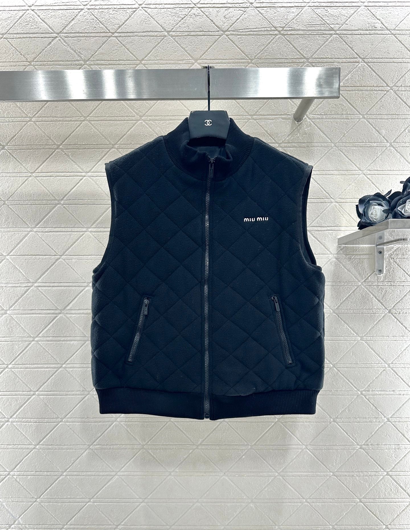 Miu 25fw all-match vest