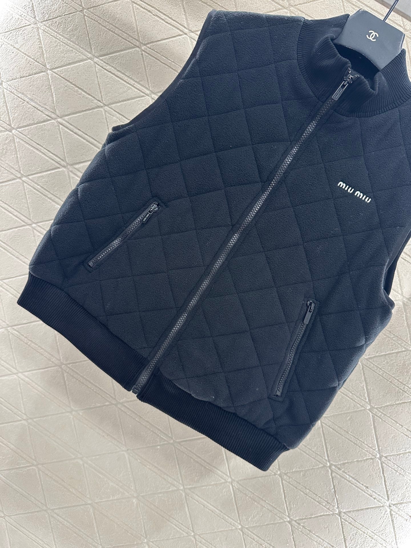 Miu 25fw all-match vest