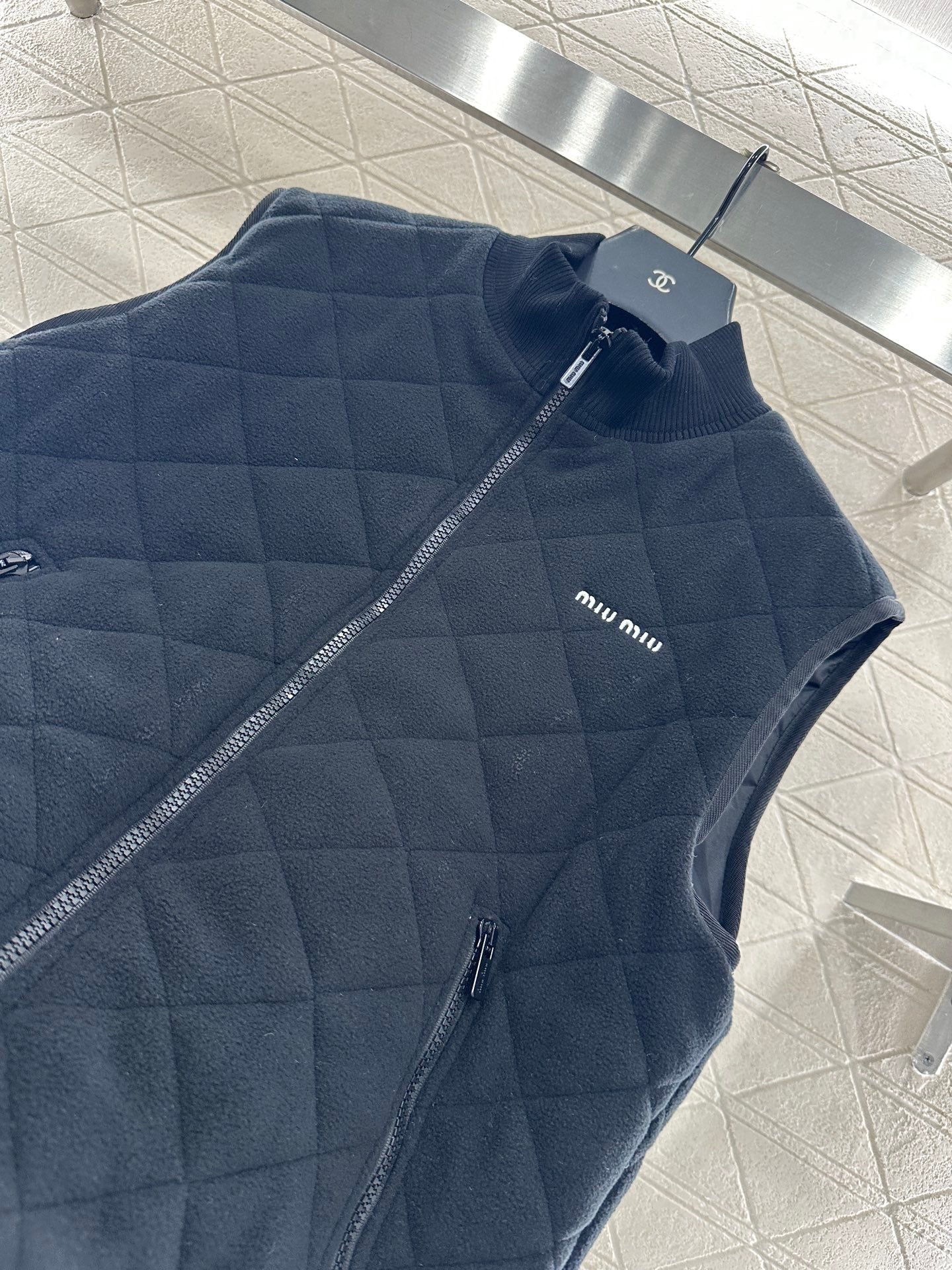 Miu 25fw all-match vest