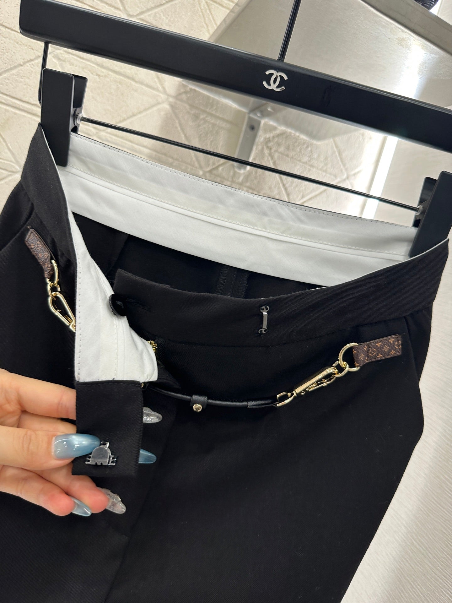 Louis 25fw all-match pants