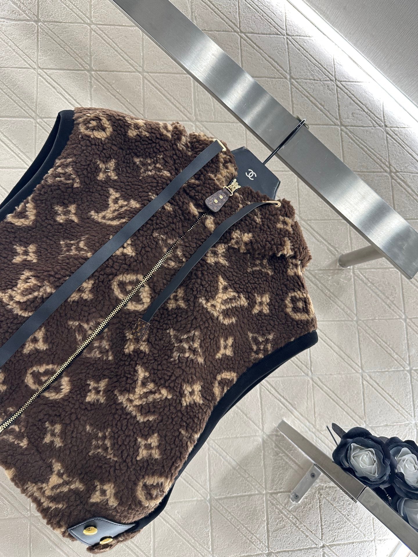 Louis 25fw all-match vest