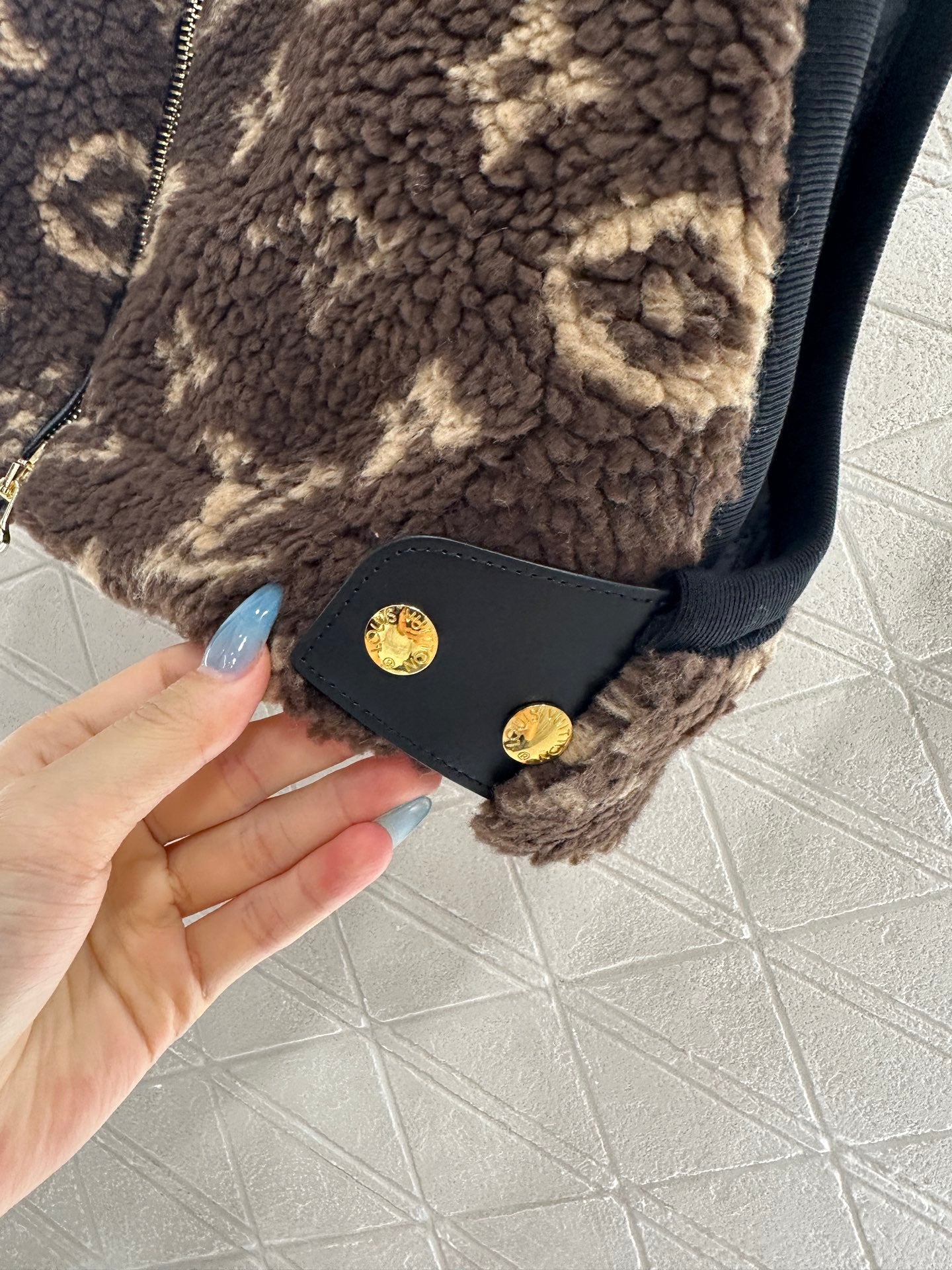 Louis 25fw all-match vest