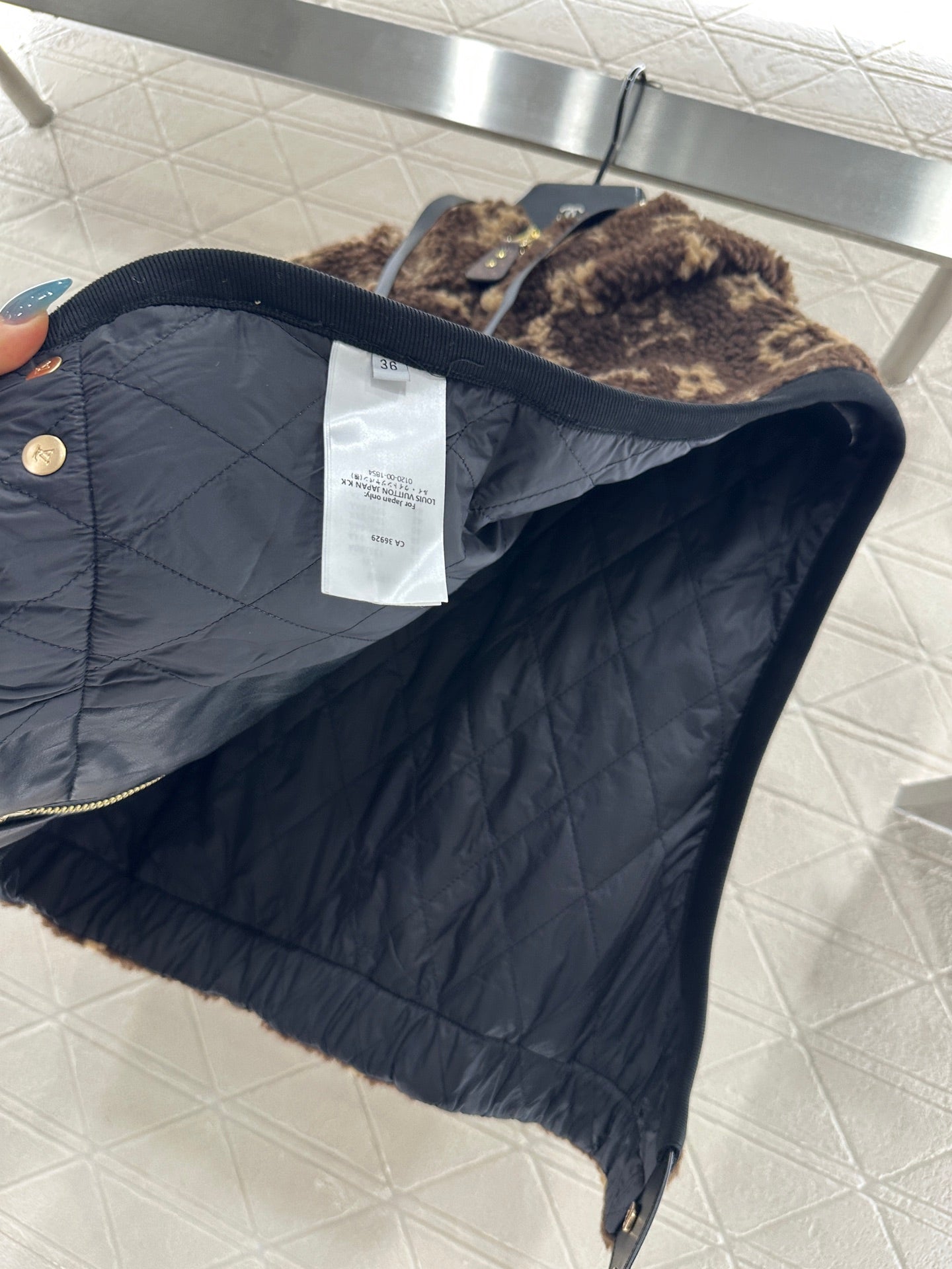 Louis 25fw all-match vest