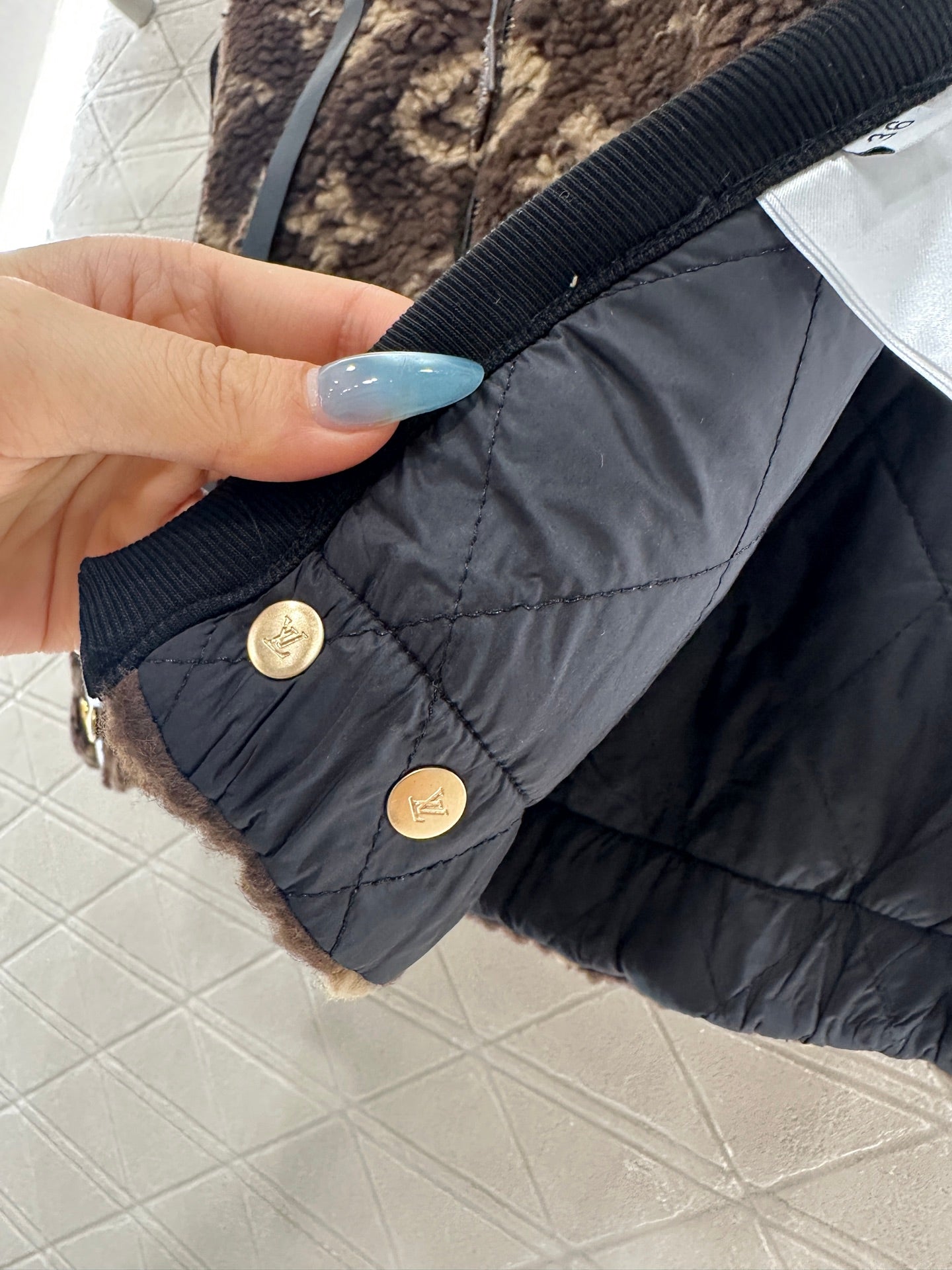 Louis 25fw all-match vest
