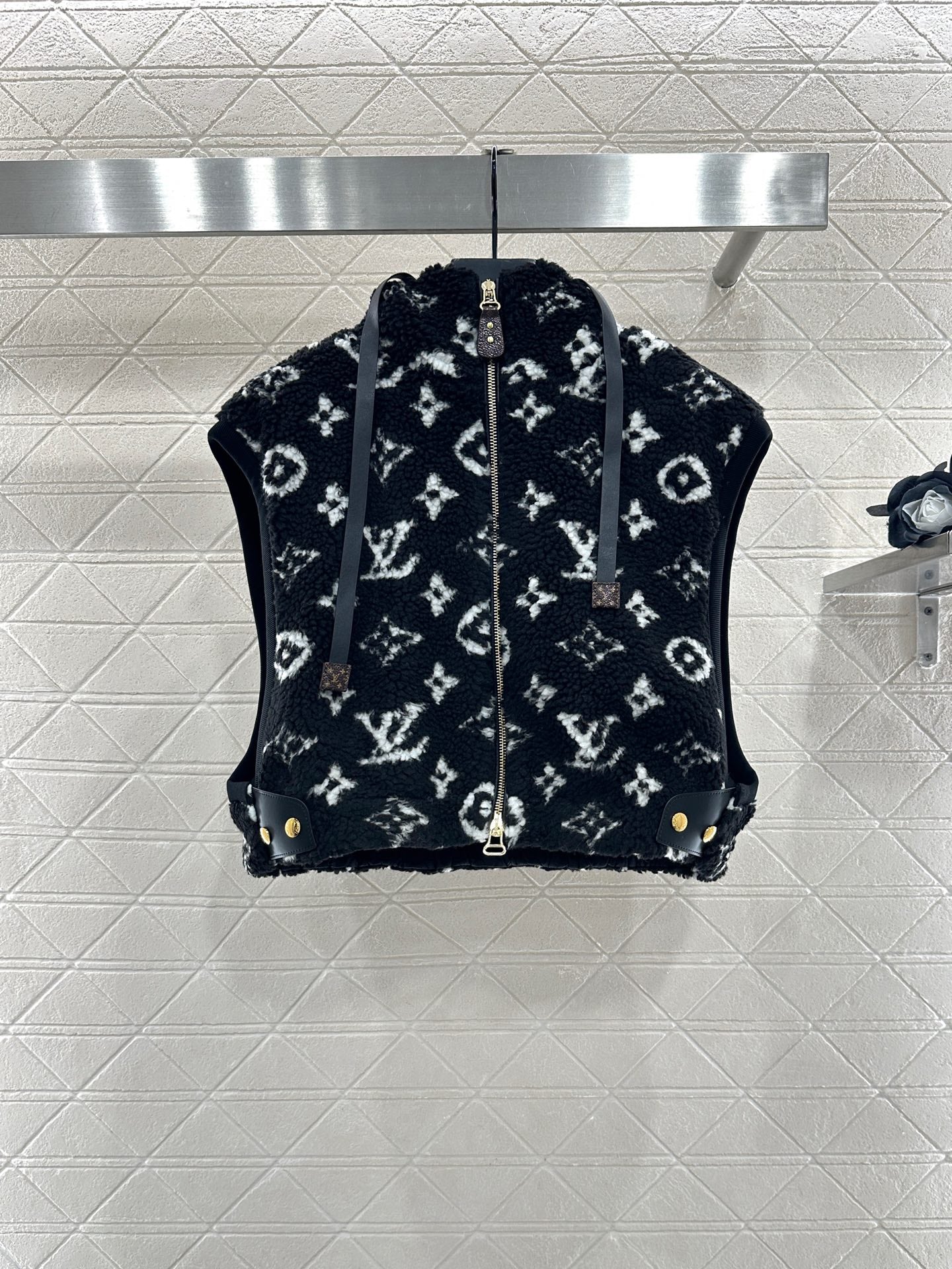 Louis 25fw all-match vest