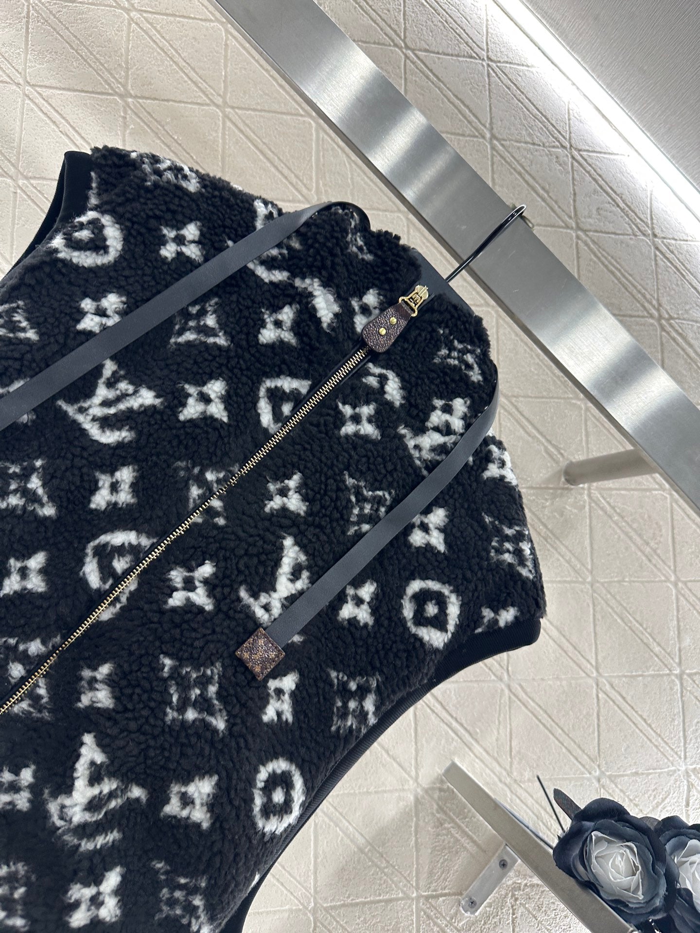 Louis 25fw all-match vest
