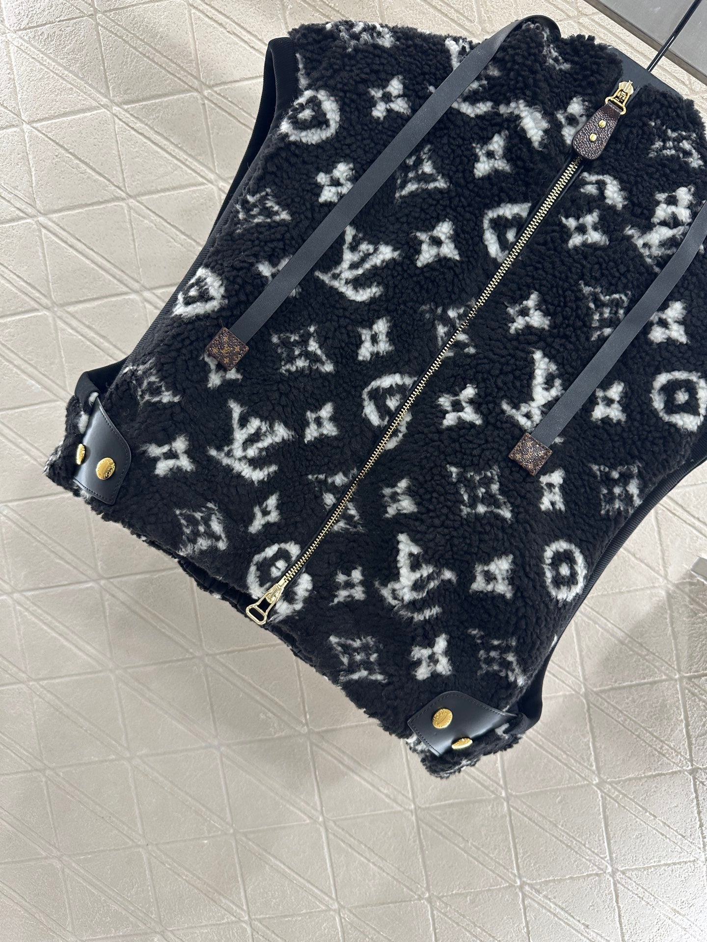 Louis 25fw all-match vest
