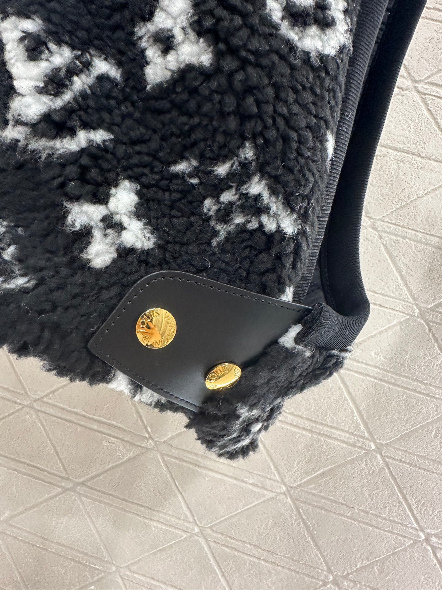 Louis 25fw all-match vest