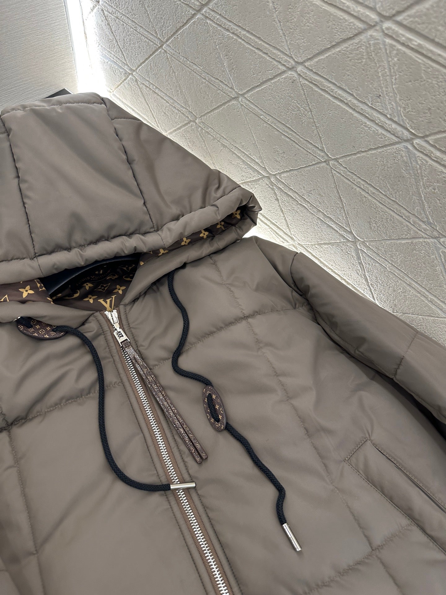 Louis 25fw down jacket