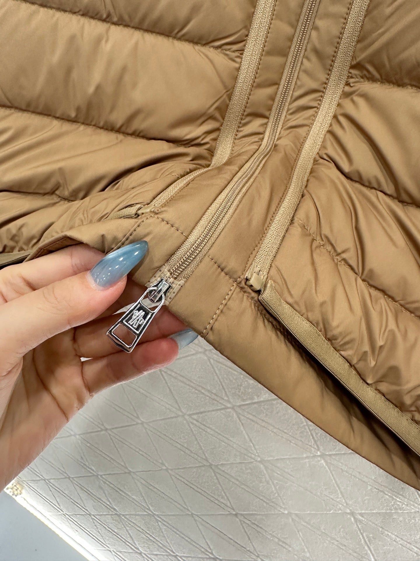 Mon 25fw down jacket