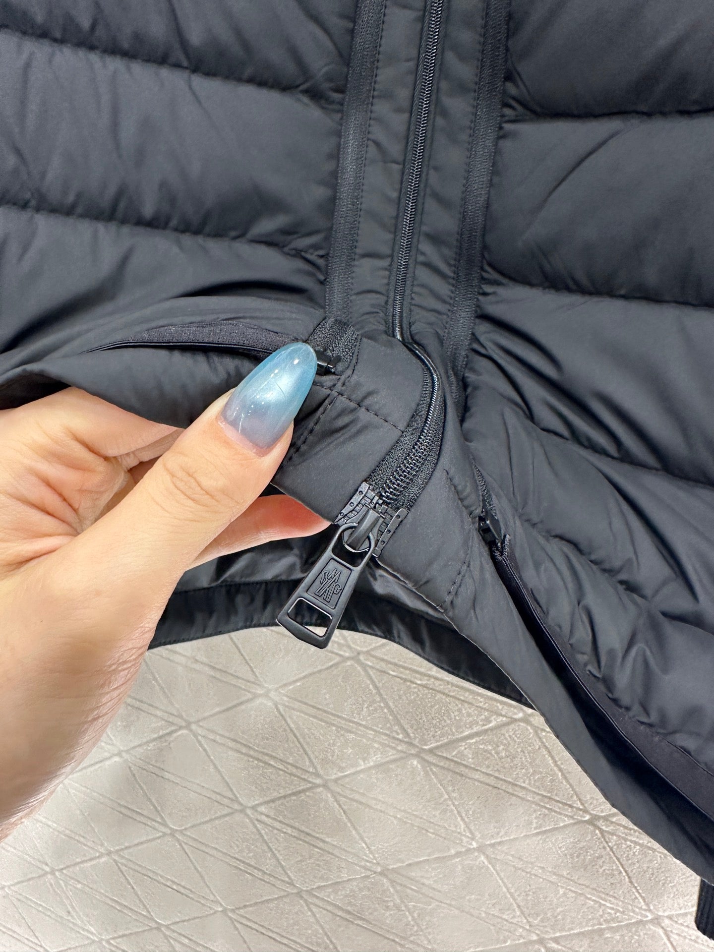 Mon 25fw down jacket