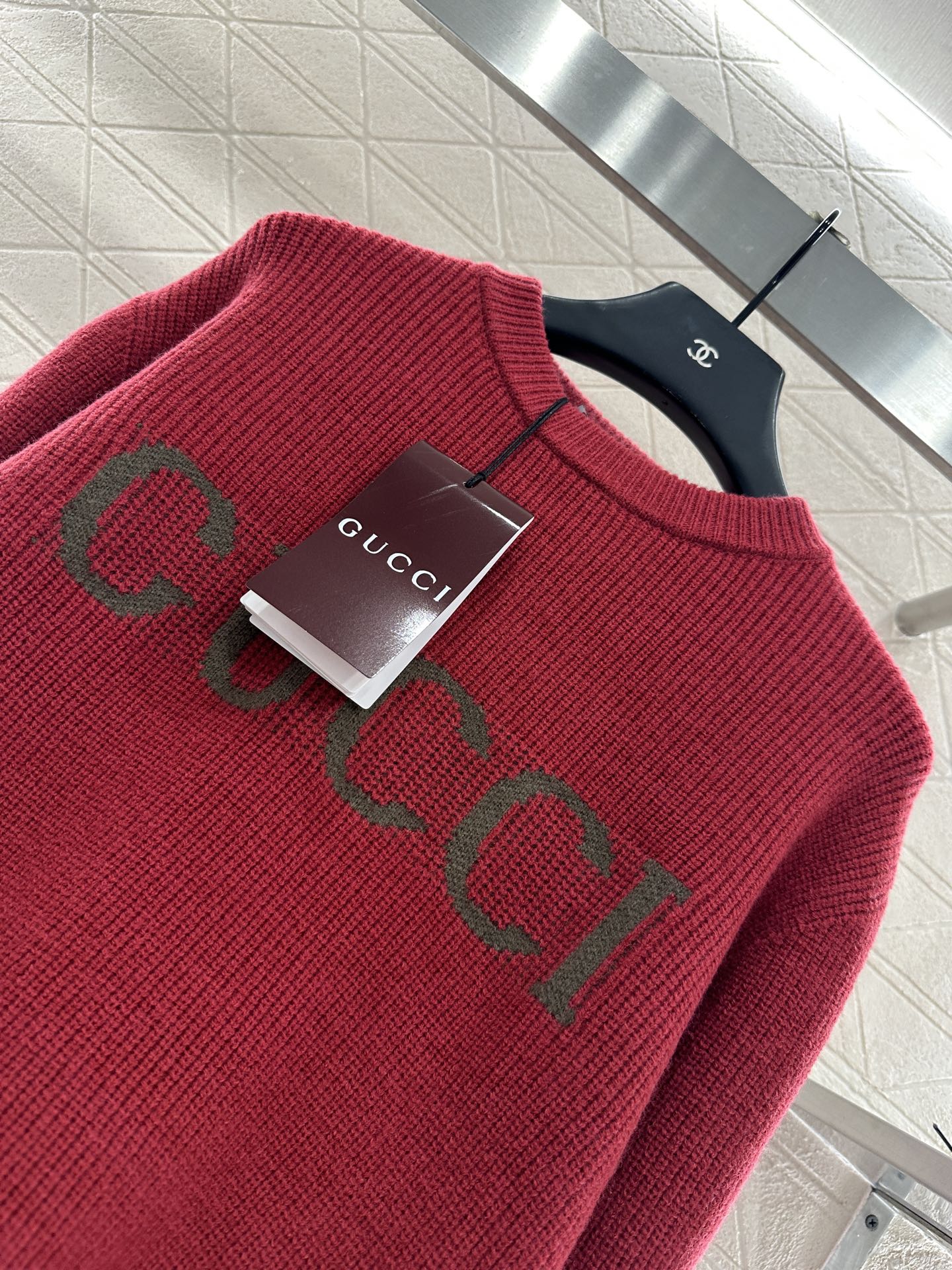 Guc 25fw embroidered sweater
