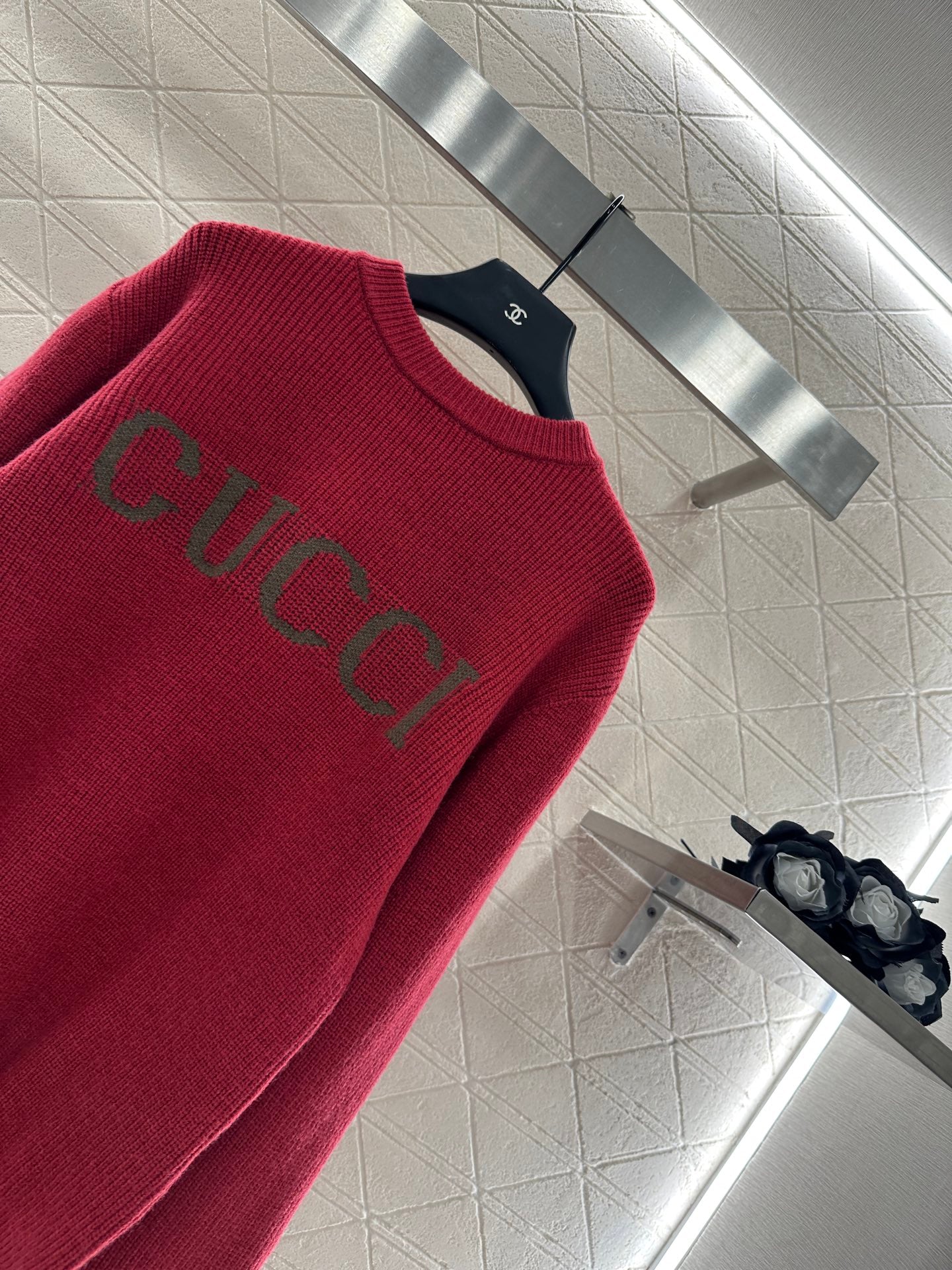 Guc 25fw embroidered sweater