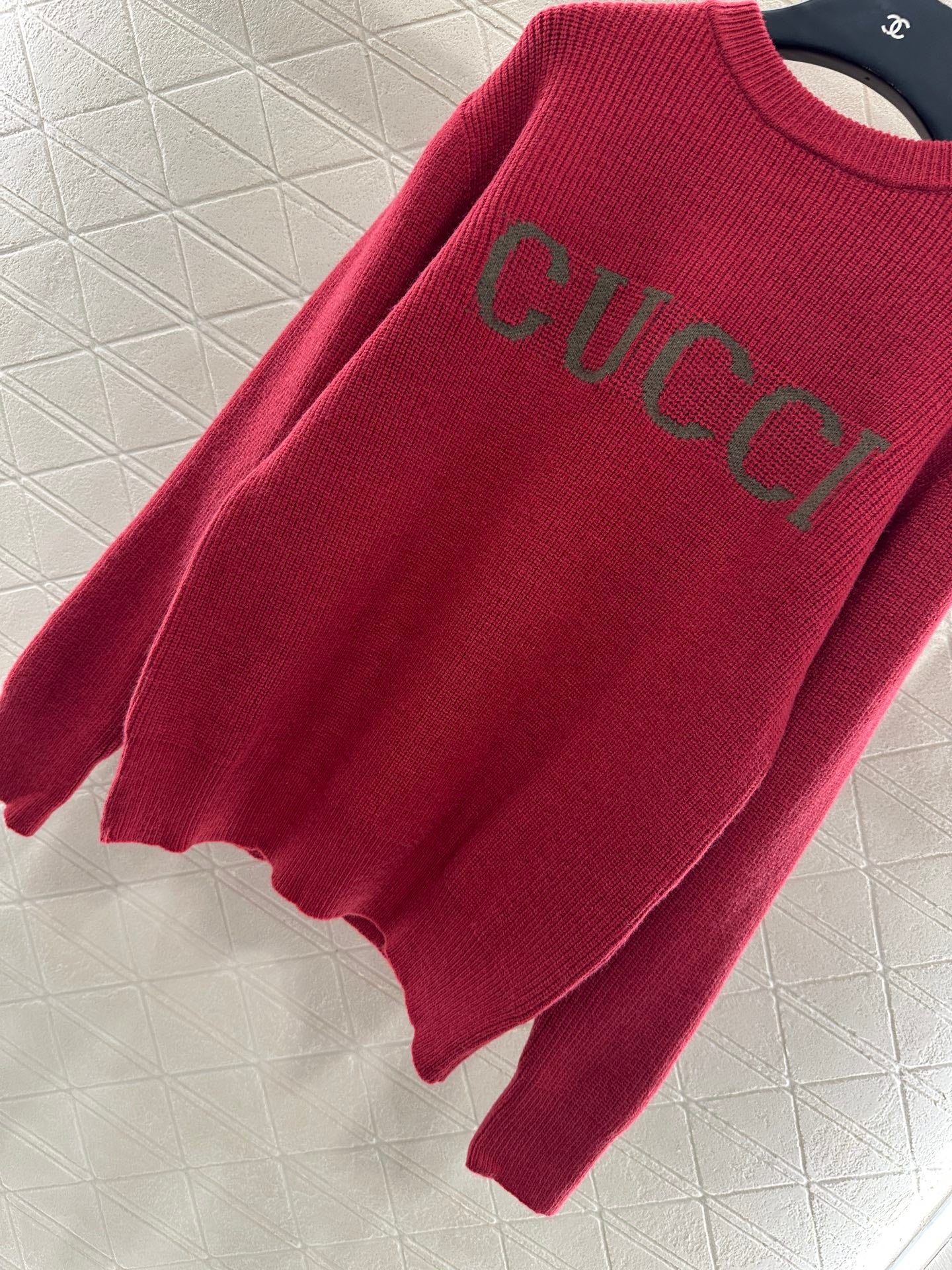 Guc 25fw embroidered sweater