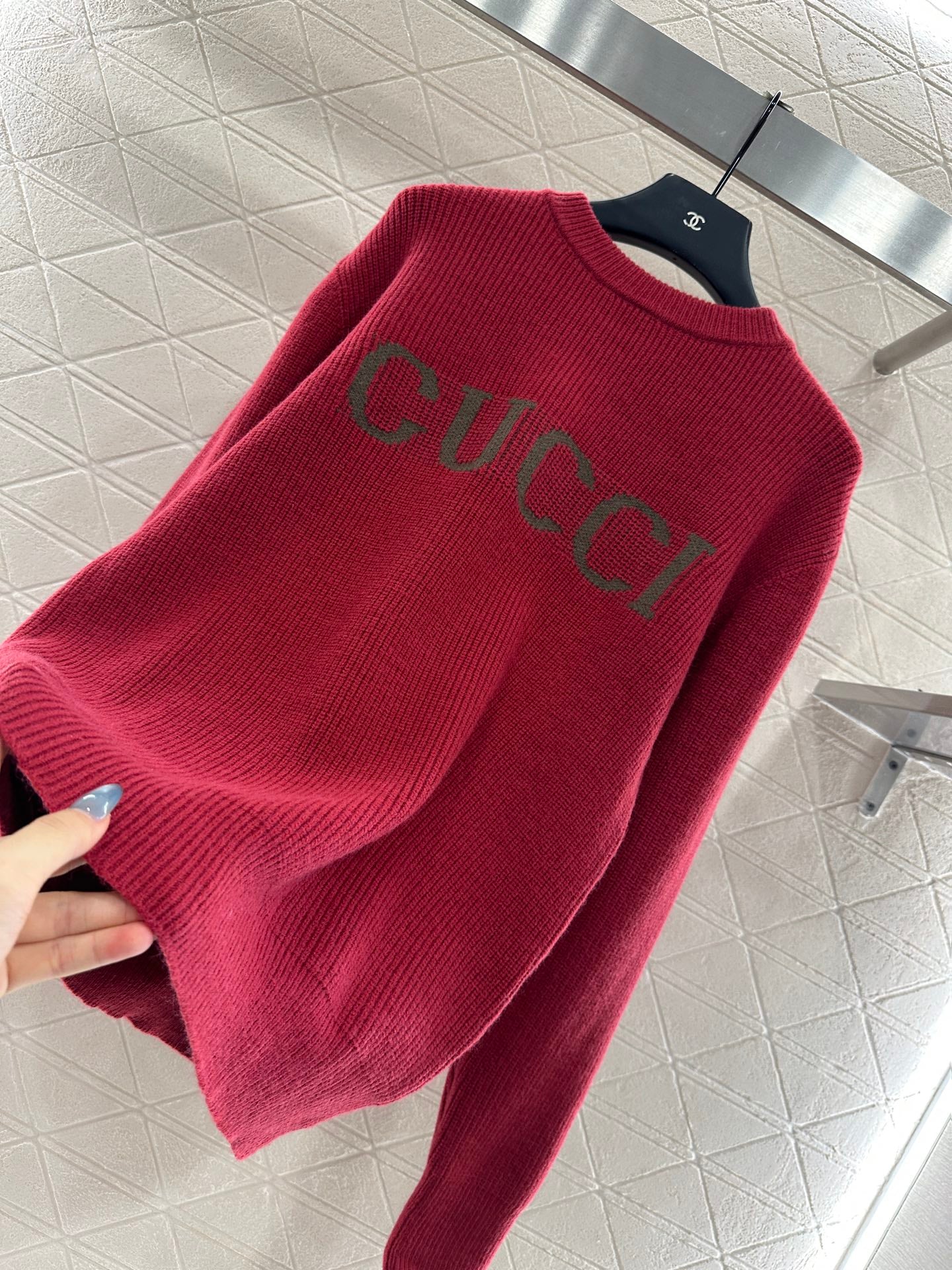 Guc 25fw embroidered sweater