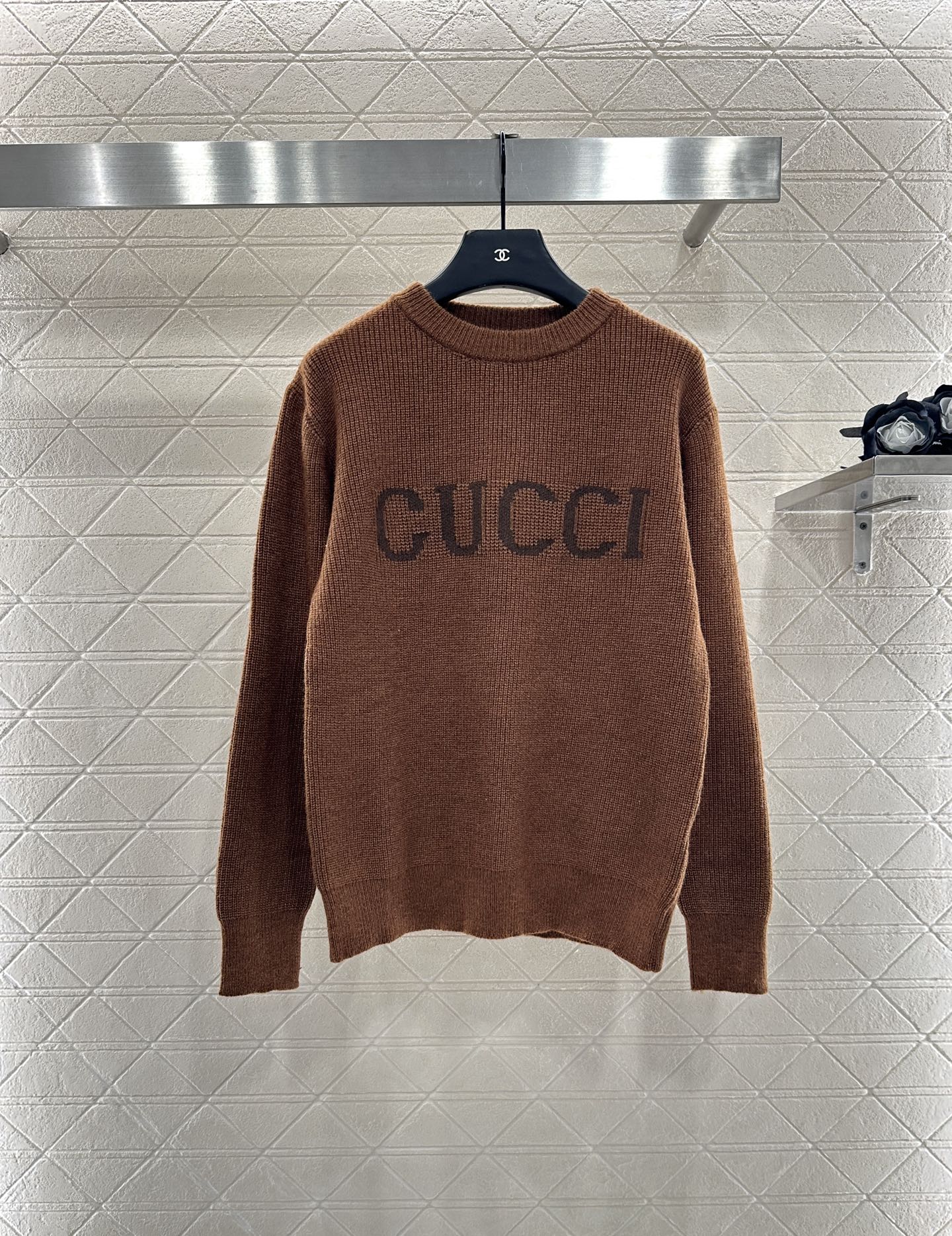 Guc 25fw embroidered sweater