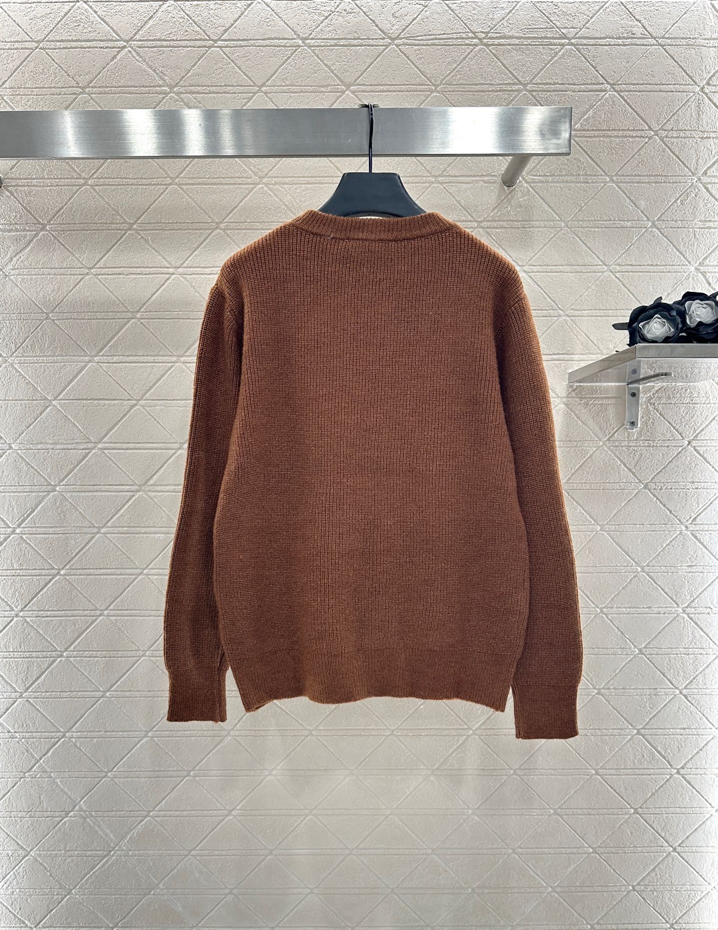 Guc 25fw embroidered sweater