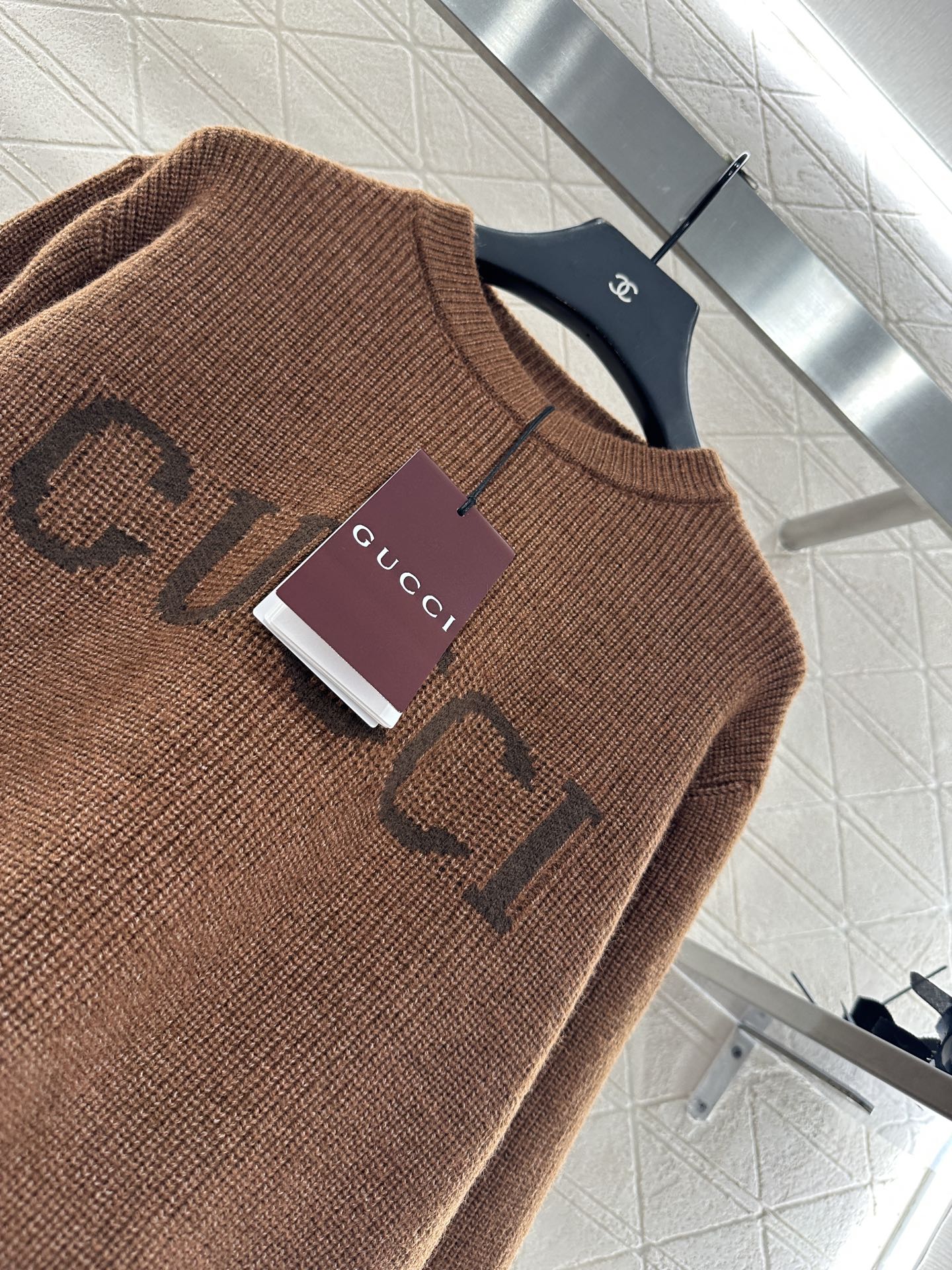 Guc 25fw embroidered sweater