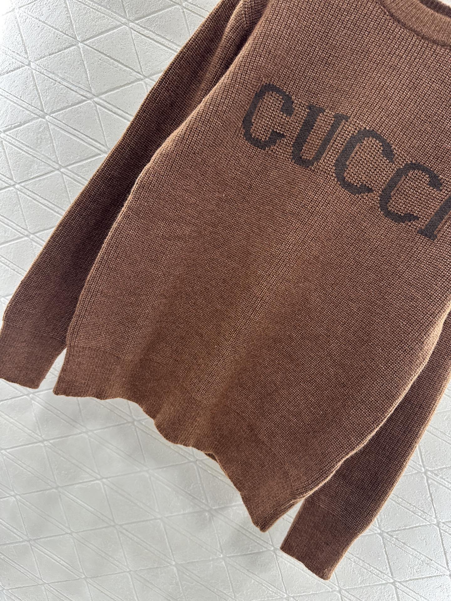 Guc 25fw embroidered sweater