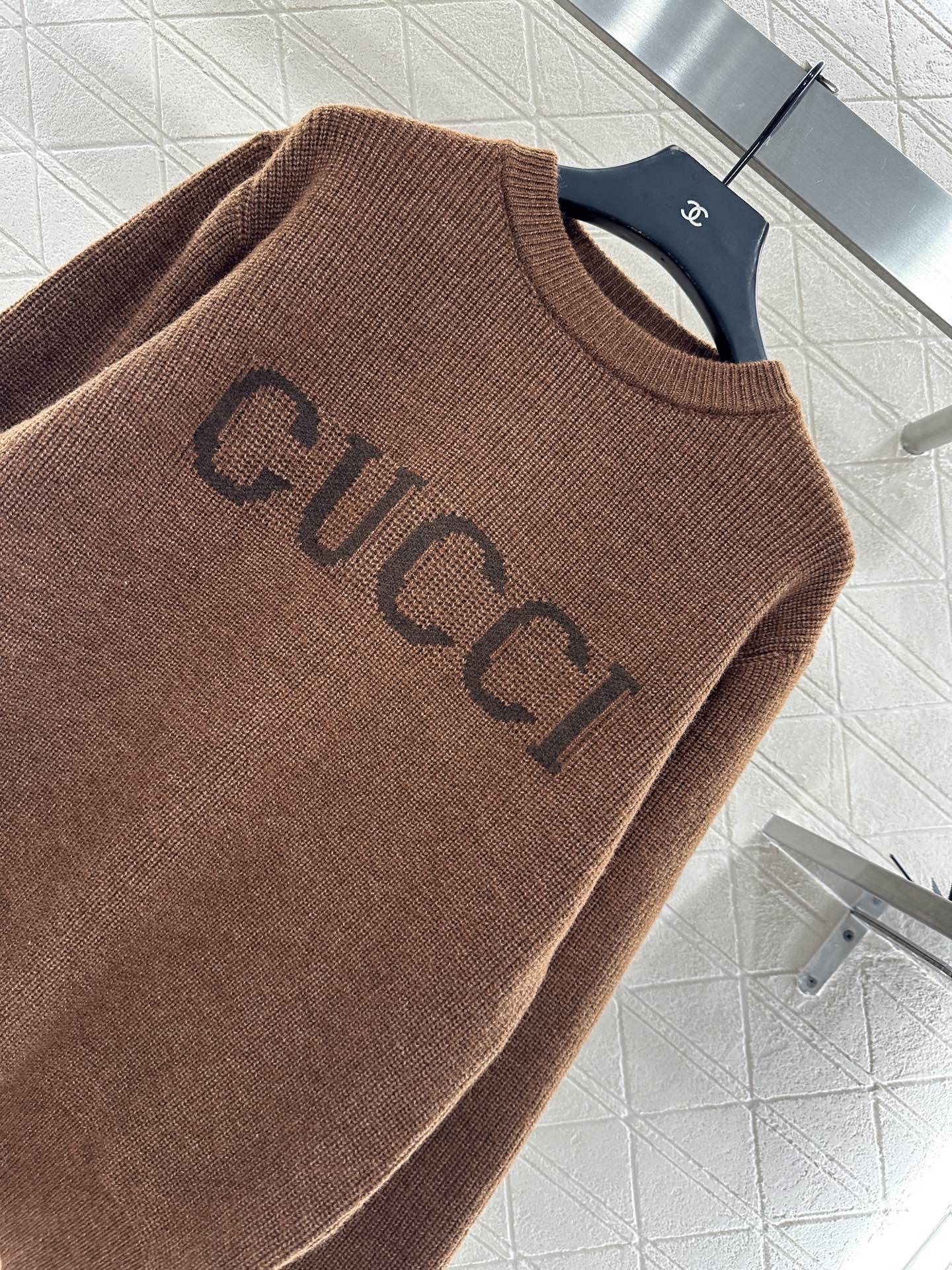 Guc 25fw embroidered sweater