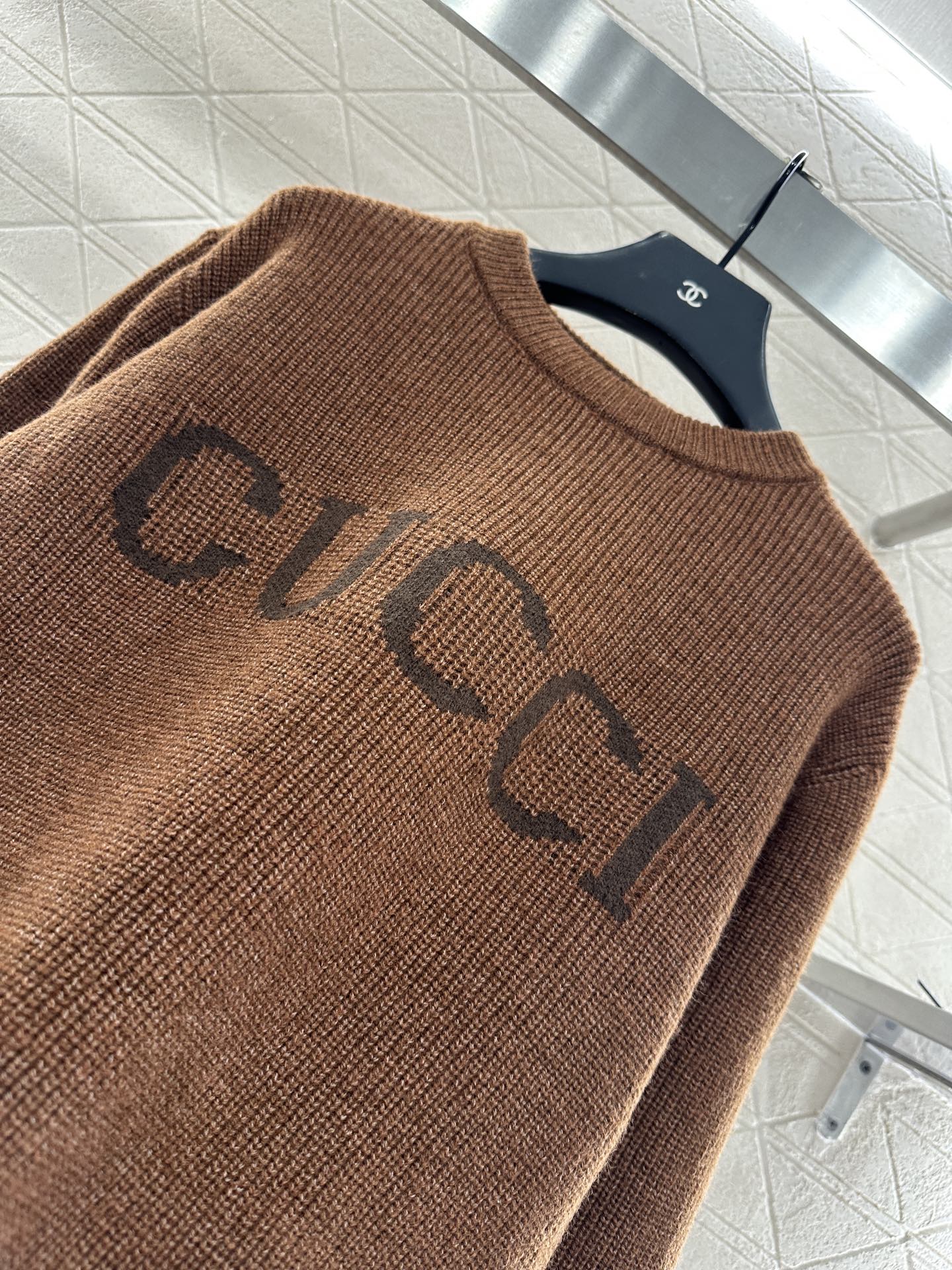 Guc 25fw embroidered sweater