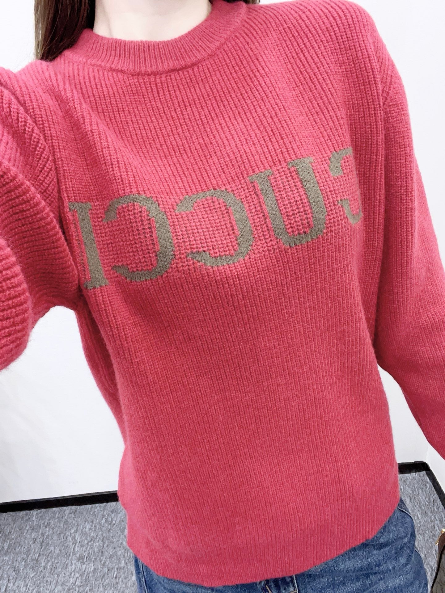 Guc 25fw embroidered sweater