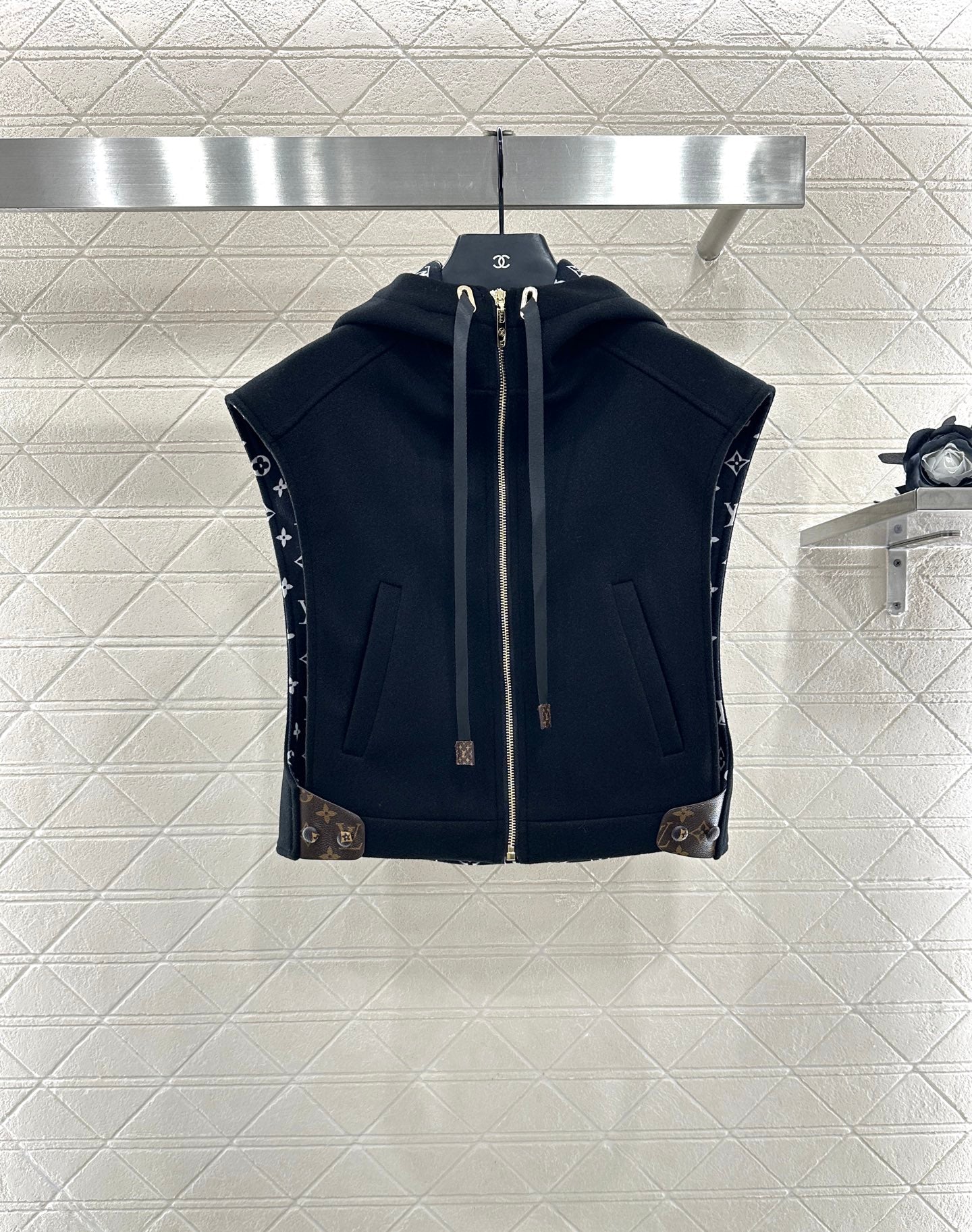 Louis 25fw all-match vest