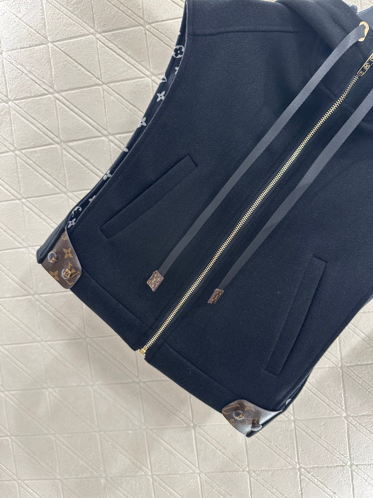 Louis 25fw all-match vest