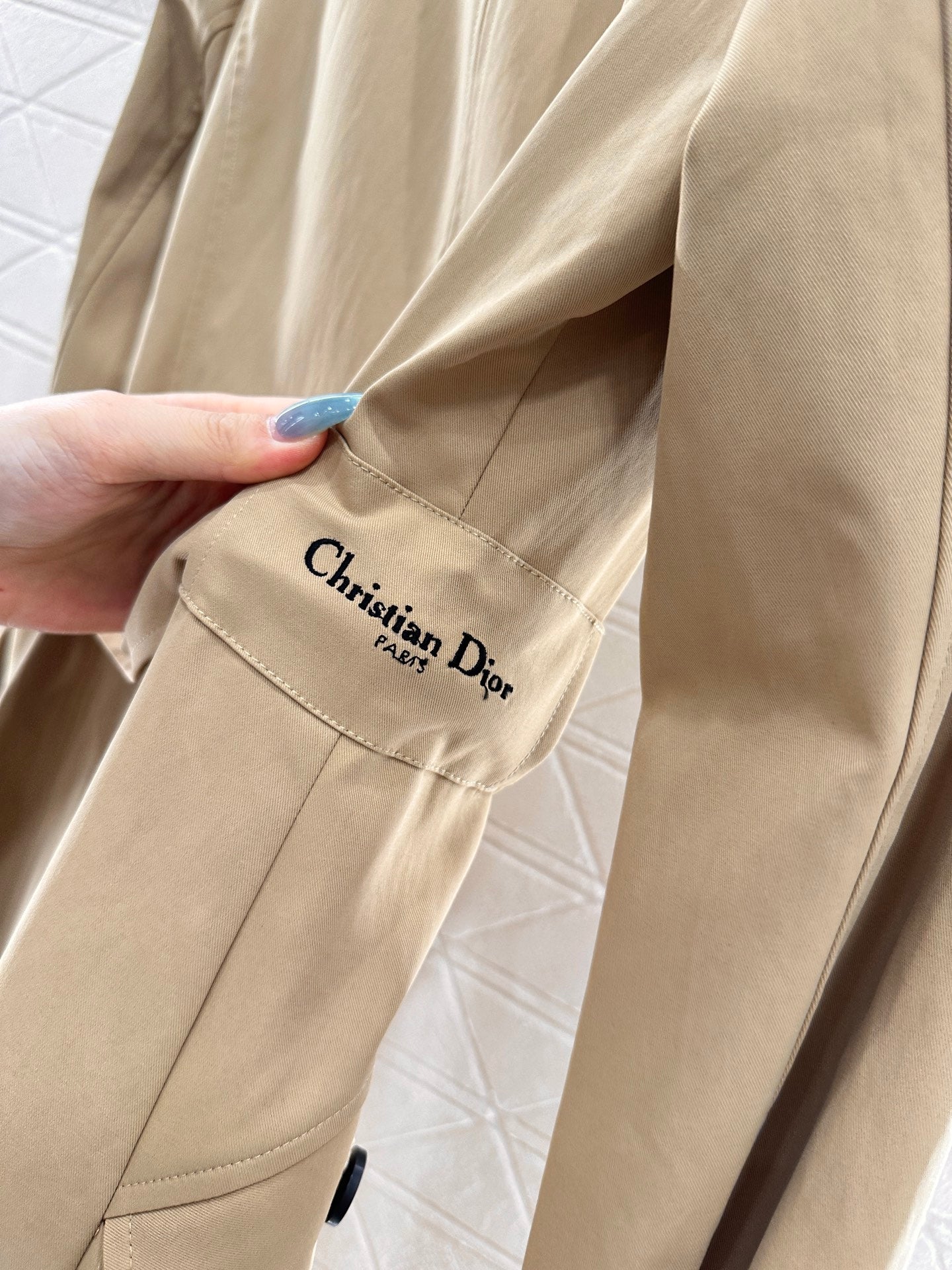 CD 25fw trench coat