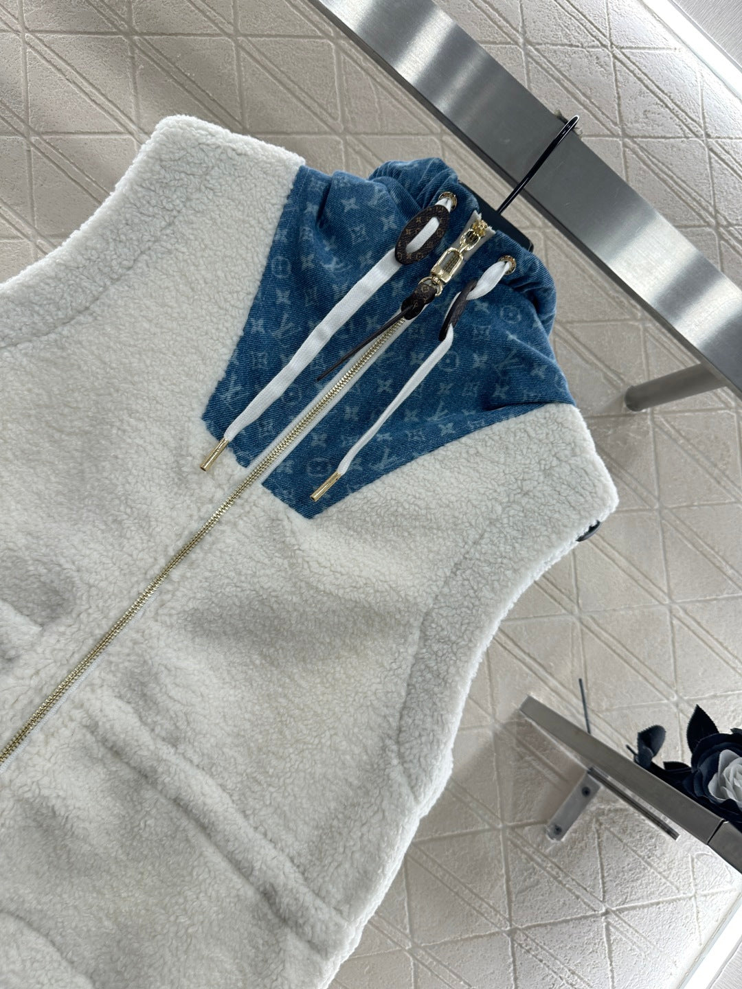 Louis 25fw splicing vest