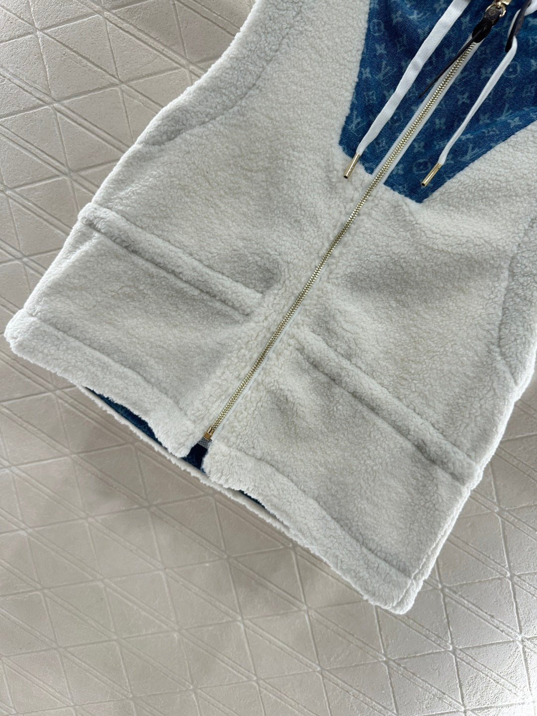 Louis 25fw splicing vest