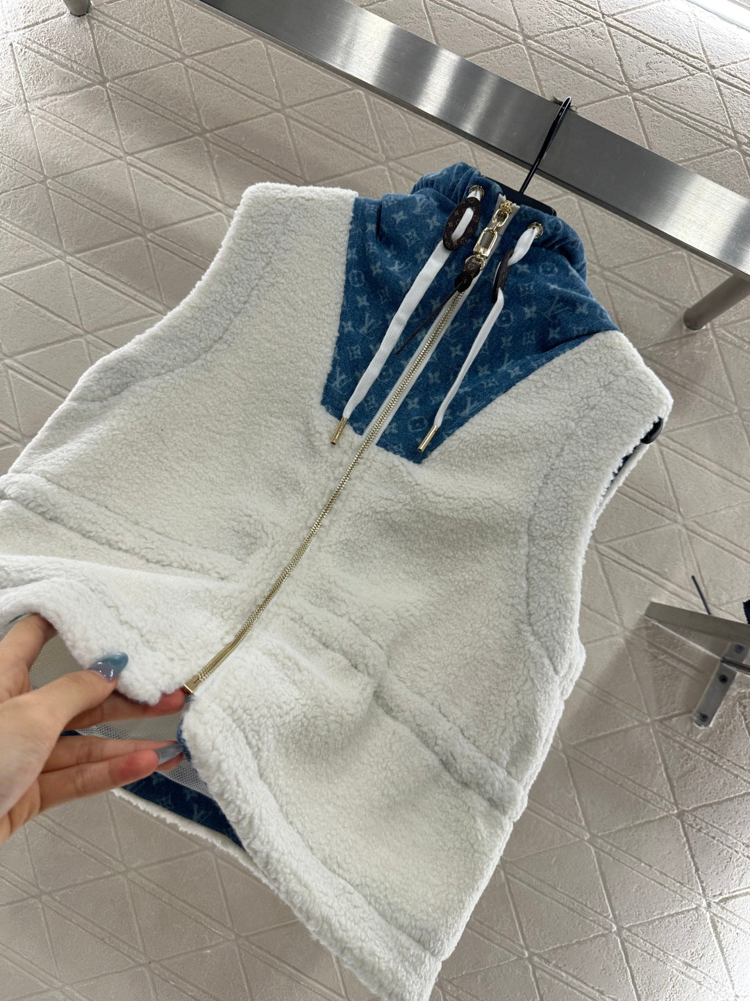 Louis 25fw splicing vest