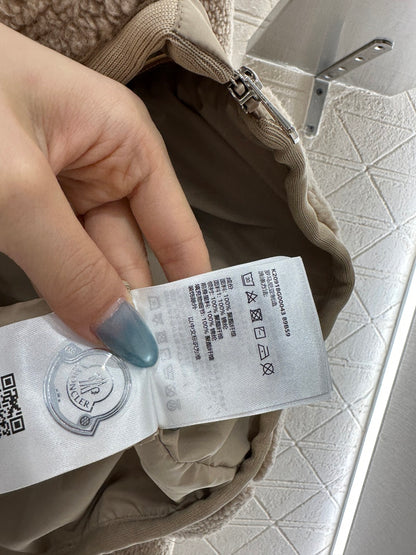 Guc 25fw plush jacket