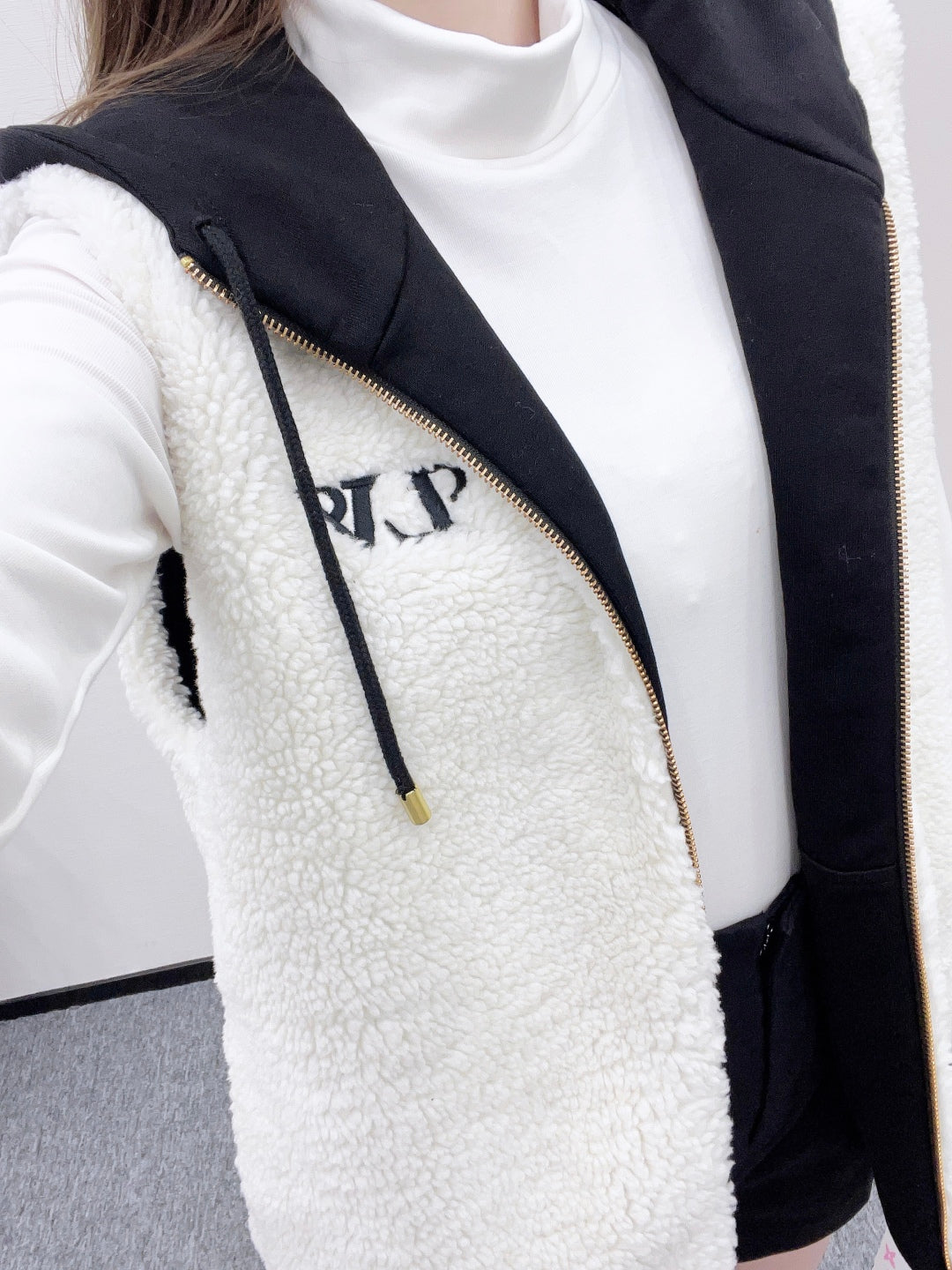 Louis 25fw reversible vest