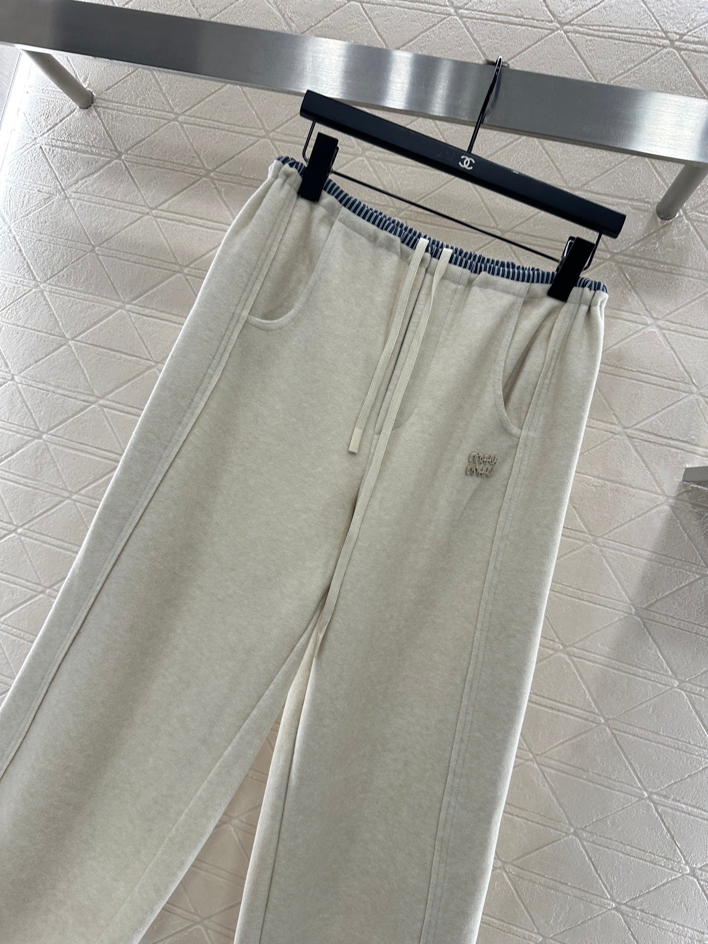 Miu 25fw all-match pants