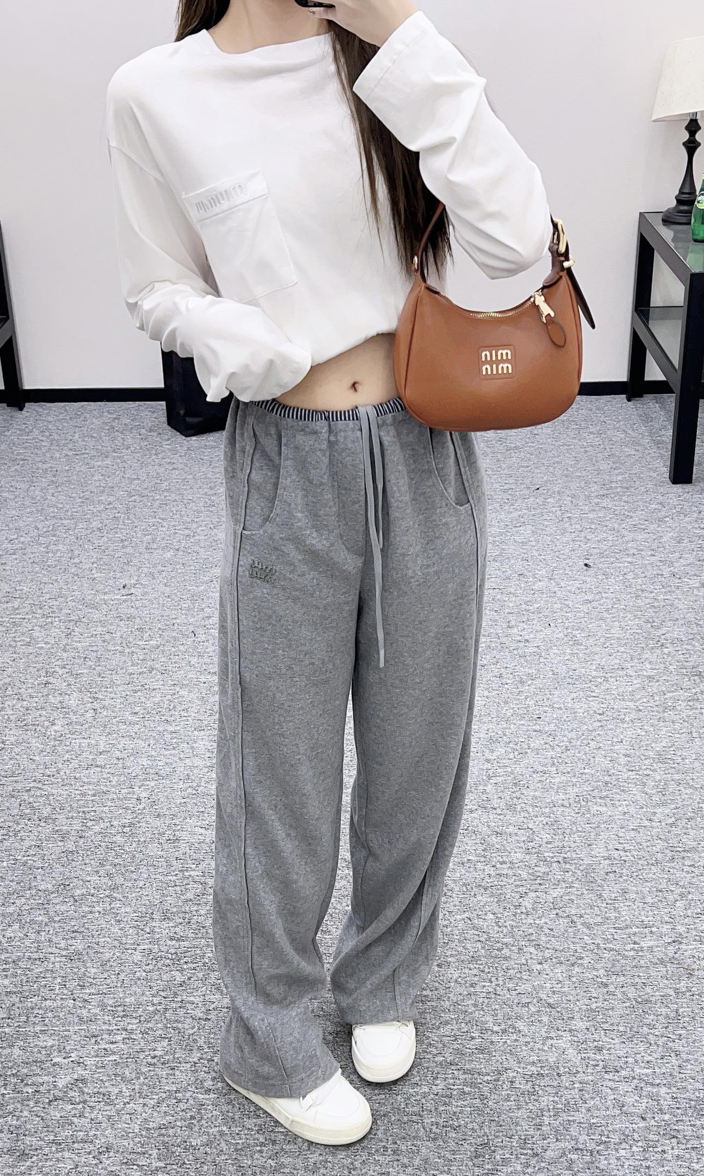 Miu 25fw all-match pants