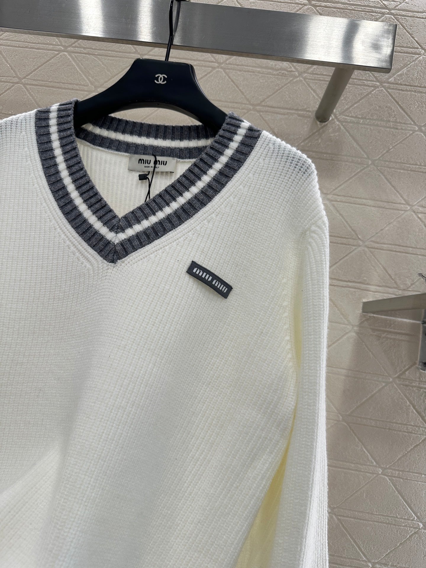 Miu 25fw knitted sweater